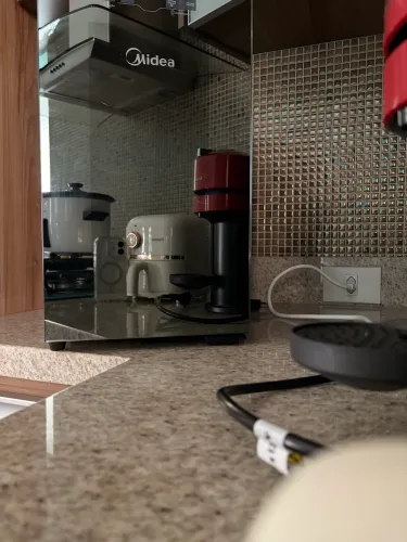 Adega MIDEA BIVOLT espelhada linda nova e na caixa