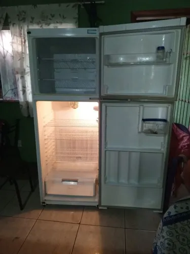 Geladeira funcionando tudo sem nenhum problema 650