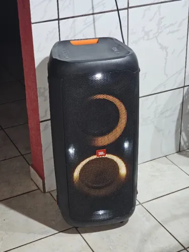 JBL Partybox 200 + Cabo pra Carro e rodinhas
