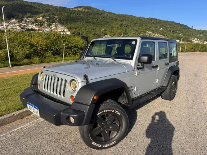 Jeep Wrangler Unlimited Sport 3.6 V6 284cv 4P 2012