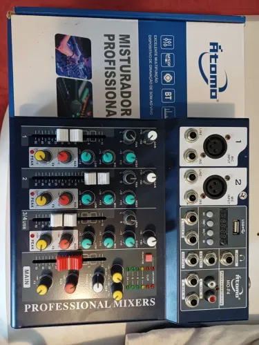 Mesa mixadora de 4 canais