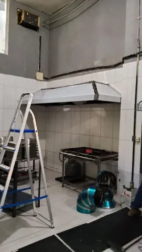 Fabricação e Manutenção de coifas em aço inox.