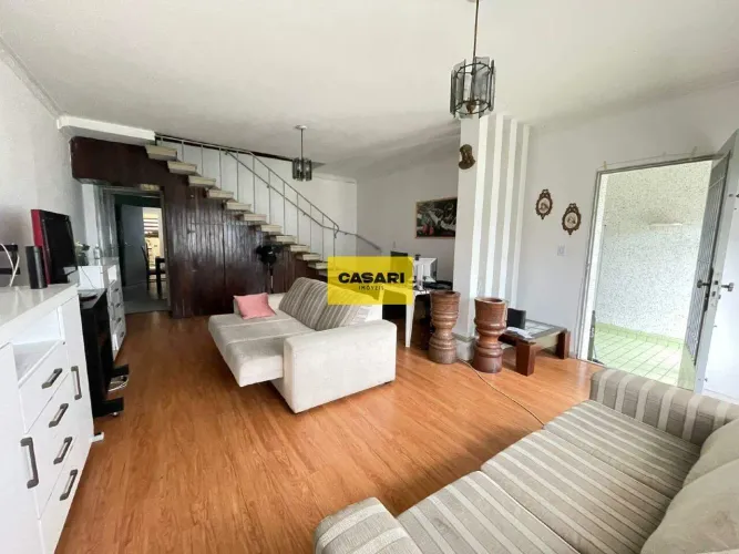 Sobrado à Venda com 224m², 3 Dormitórios e 2 Vagas em Excelente Localização