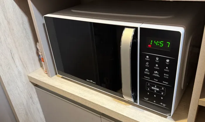 Microondas Britânia 20l 