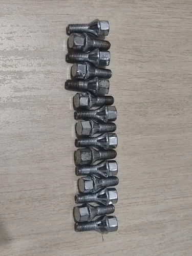 15 parafusos de roda GM Volkswagen Peugeot