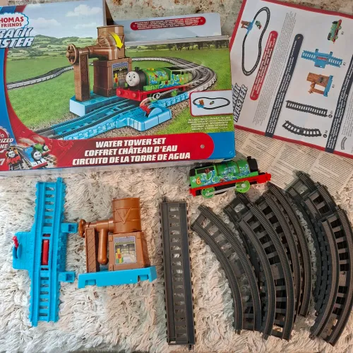 Pista Ferrovia Torre De Água Thomas e Seus Amigos (Modelo FXX64) da Mattel 