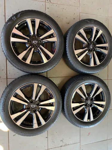 Rodas Nissan Kicks aro 17 + Pneus Bridgestone