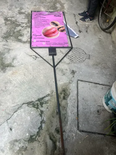 Totem de ferro  para cartaz 
