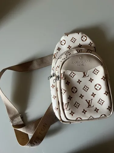 Bag LV premium Transversal Creme estilo luxo