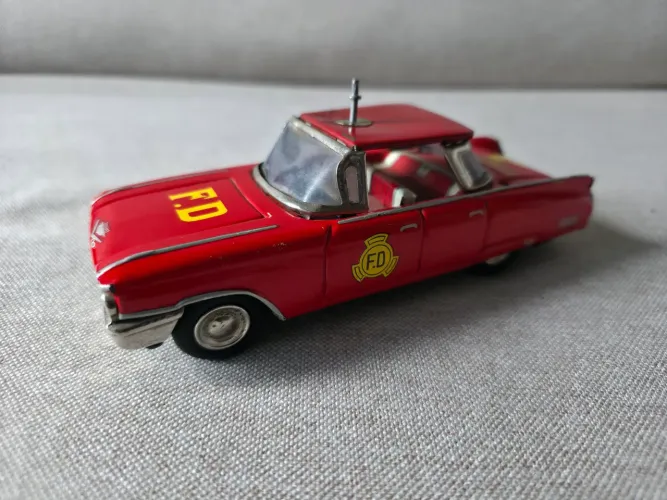 MINIATURA CARRO CHEFE DOS BOMBEIROS EM LATA - MADE IN JAPAN