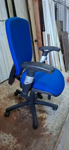 Vendo Cadeira de escritório 