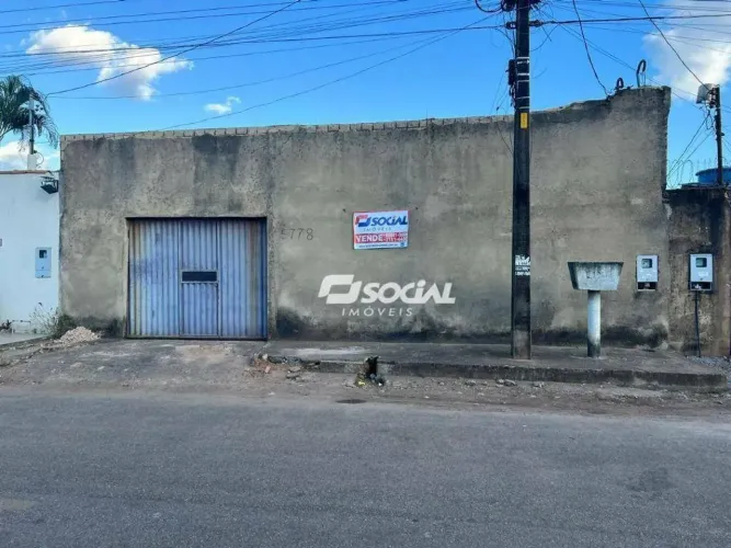 residência com galpão.