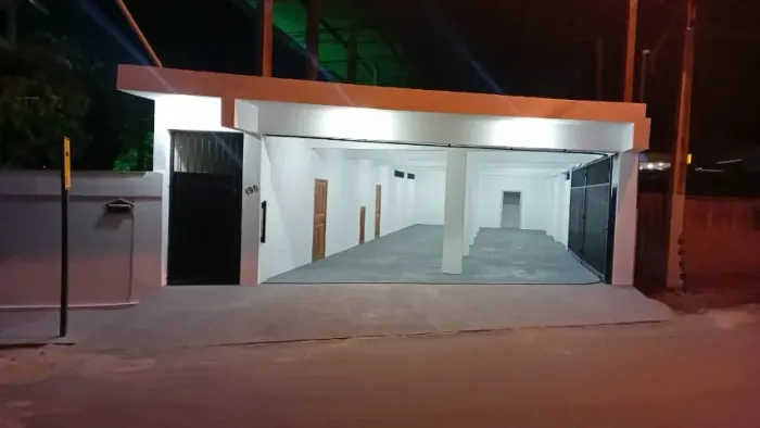 Aluga-se Galpão Todo Reformado + Área Extra ao Lado da BR-262 - Marechal Floriano/ES