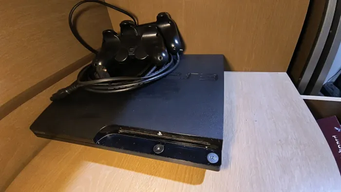 Está procurando um PS3 desbloqueado, aproveita a essa oportunidade! 1300 reais, chama pvd