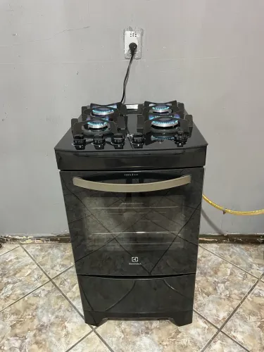 Fogão Electrolux 4 bocas com mesa de vidro