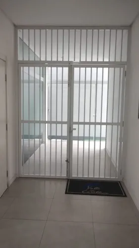 VENDE-SE PORTÃO COMPLETO