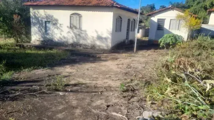 Sitio em Piracema MG com 5 mil metros plano com água corrente otimo cantinho.