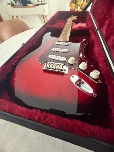 Vendo Guitarra Squier Standard