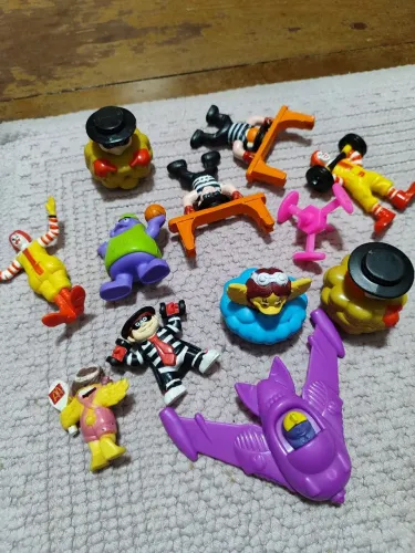 Brinquedos mequi MC Donald's lanche feliz antigos colecionador