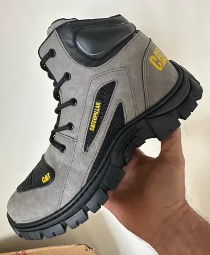 Bota Cat