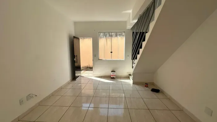 CASA DUPLEX PARA ALUGUEL 2 QUARTOS BOM JESUS