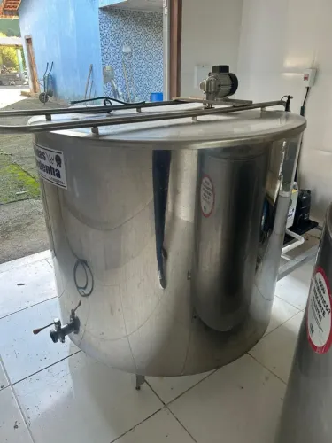 TANQUE RESFRIADOR DE LEITE VERTICAL 1000 Lts NOVÍSSIMO!