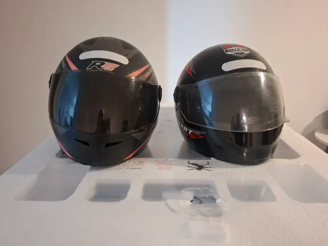 2 capacetes tamanho 58
