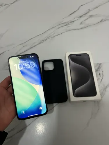 Vendo IPhone 15 pro Max 256gb com caixa