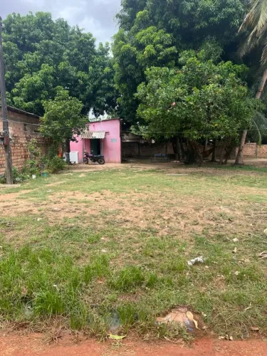 ? Vende-se casa com terreno amplo no bairro Cauamé