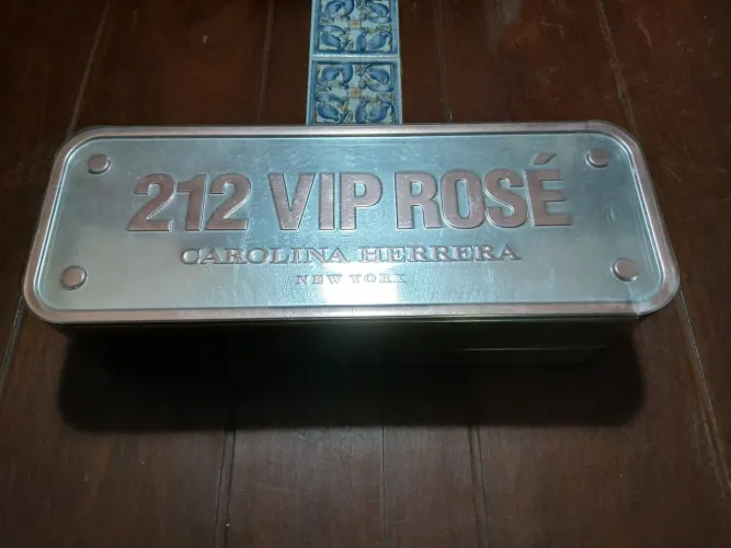 Embalagem Metal. 212. Carolina Herrara