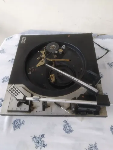 Chassi do Toca Discos modelo Ws Four da Watec para restauro.