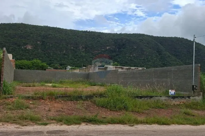 Terreno 450m² em Condomínio Jardim Paraíso