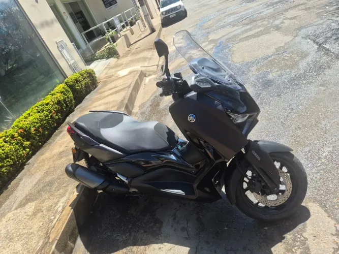 X MAX 300