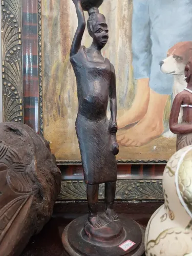 Escultura africana em madeira