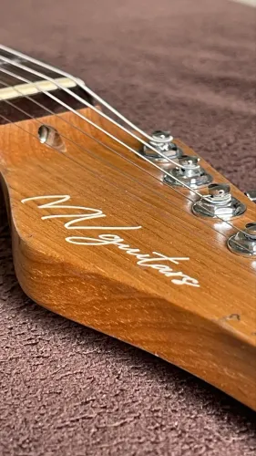 MV Guitars Strat HSS Aged Olympic White Customy