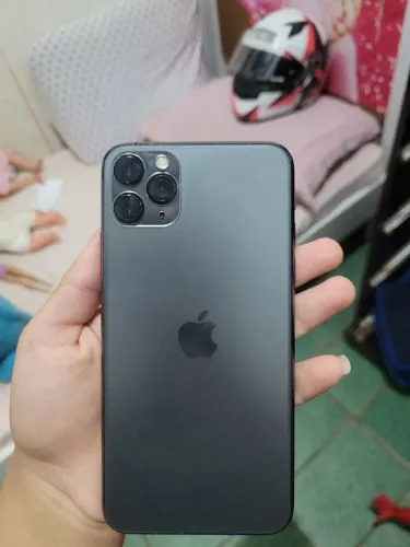Vendo iPhone 11 Pro Max 64 gb apenas a película trincada