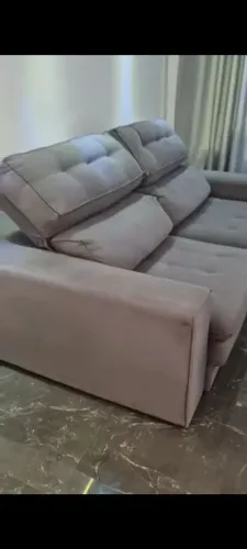Sofá medindo 2.29x1.07xx1.21tecido anti pet Komfort House excelente estado de conservação