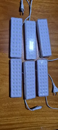 KIT 6 Luminárias de Emergência LED Recarregáveis Bivolt - Funcionando