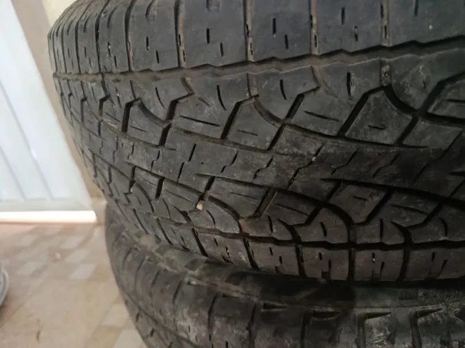 Jogo de rodas com calotas originais fiat Toro