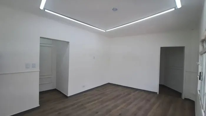 Sala Comercial  ao lado do Metro Vila Matilde  Ideal para estética ou escritório