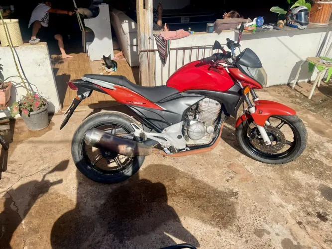 CB300 R. Só transferir 