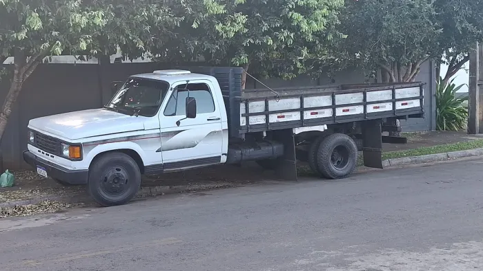 Caminhão D-40, Muito conservado ano 1986.