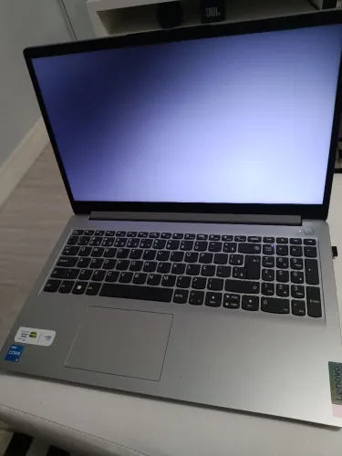 Laptop Lenovo.