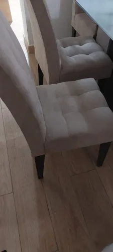 Vendo um conjunto de mesa de jantar com 6 cadeiras