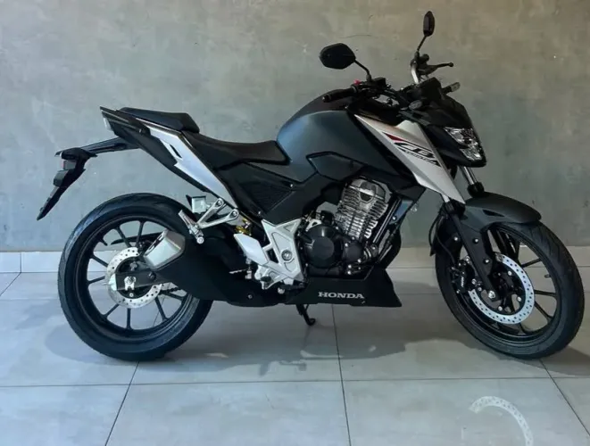 Vendo CB 300F 2025
