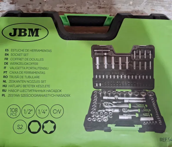 VENDO JOGO DE CHAVES 108 PECAS 1/2 , 1/4 DA MARCA ** JBM ** NOVO R$ 700 .