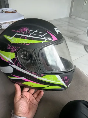 Capacete em perfeito estado n36