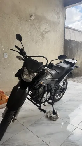 Honda Bross 2022 preta único dono