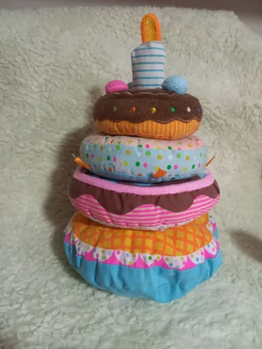 Brinquedo Educativo ALEX Toys (Alex Jr.) - Torre de Empilhar Bolo de Aniversário em Tecido