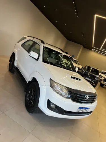 Toyota Hilux SW4 SRV D4-d 4X4 3.0 TDI Dies. AUT 2015